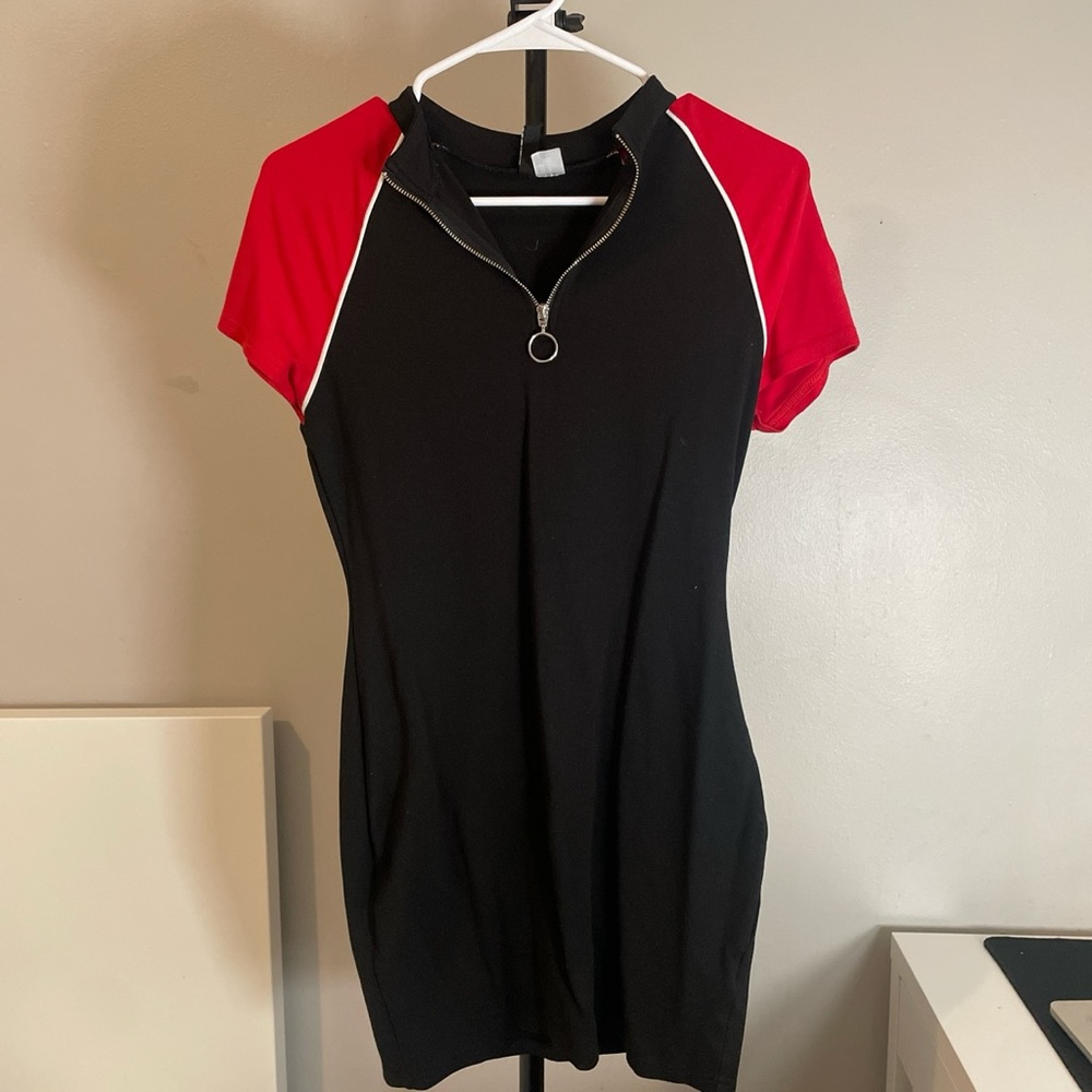 Cute black and red dress from H&M, it’s a mini dress barely used